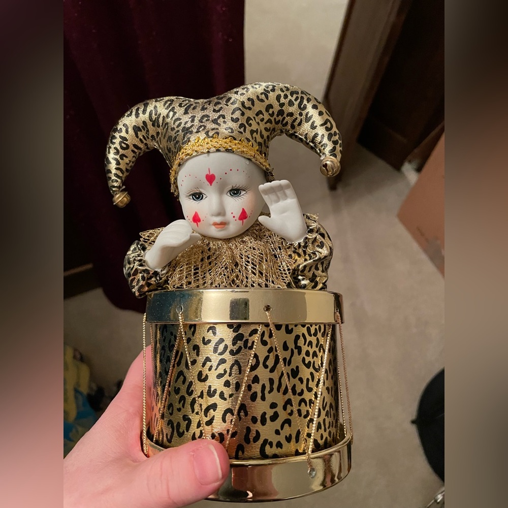 Harlequin music box